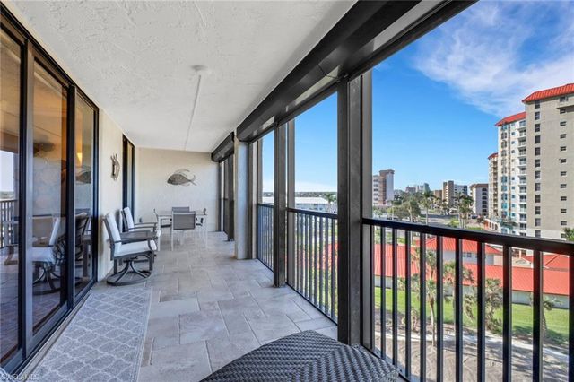 10851 Gulf Shore DR 502, Naples, FL 34108