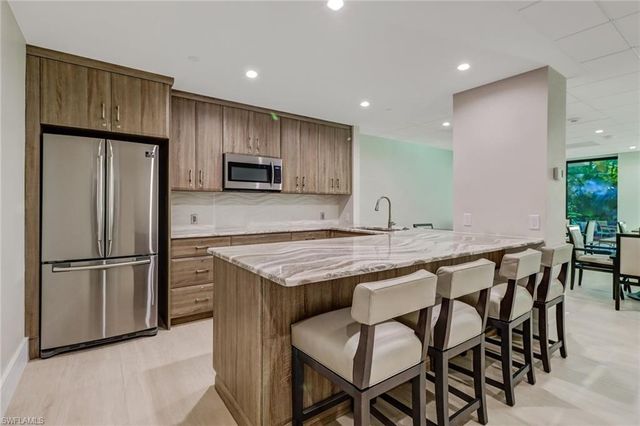 10851 Gulf Shore DR 502, Naples, FL 34108