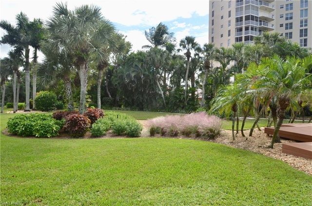 10851 Gulf Shore DR 502, Naples, FL 34108