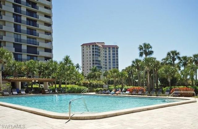 10851 Gulf Shore DR 502, Naples, FL 34108