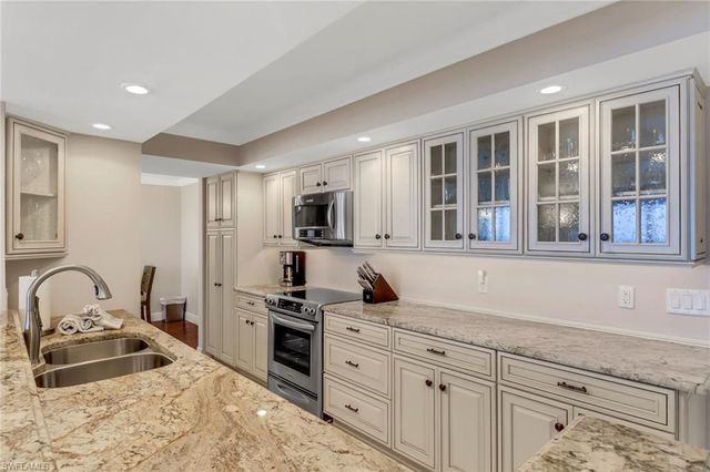 10851 Gulf Shore DR 502, Naples, FL 34108