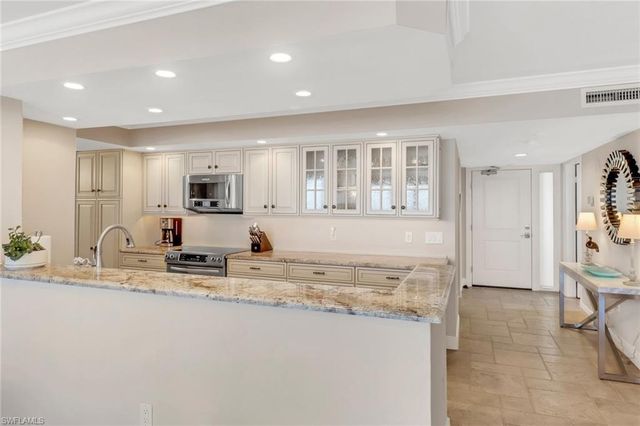10851 Gulf Shore DR 502, Naples, FL 34108