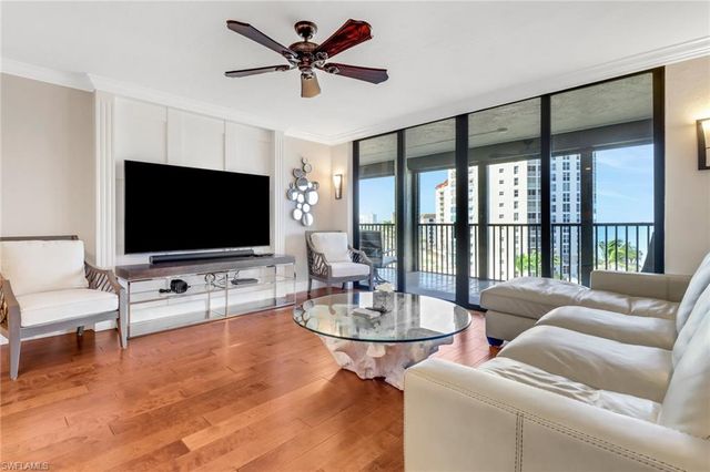 10851 Gulf Shore DR 502, Naples, FL 34108