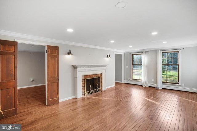 215 PARKERTOWN DR, Tuckerton, NJ 08087