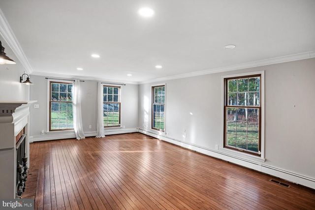 215 PARKERTOWN DR, Tuckerton, NJ 08087