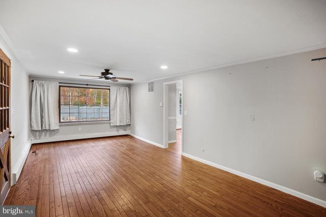 215 PARKERTOWN DR, Tuckerton, NJ 08087