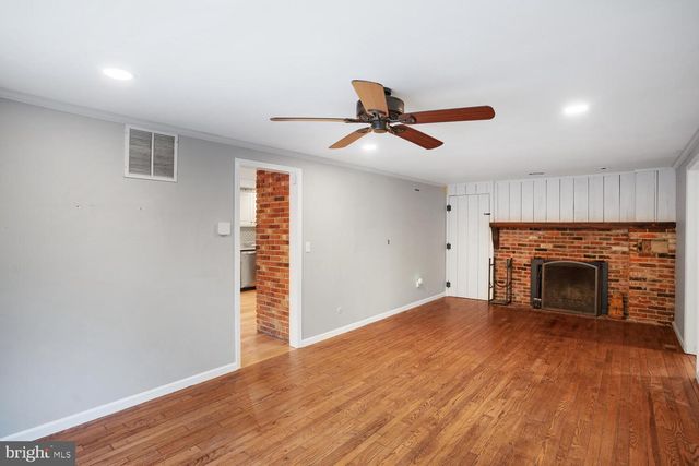 215 PARKERTOWN DR, Tuckerton, NJ 08087