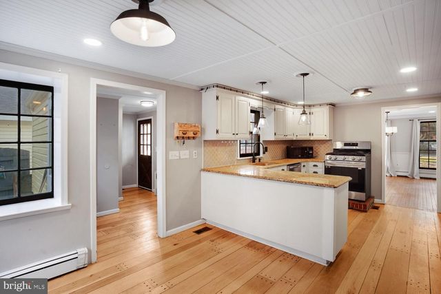 215 PARKERTOWN DR, Tuckerton, NJ 08087