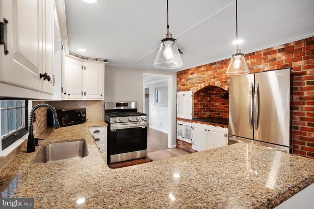 215 PARKERTOWN DR, Tuckerton, NJ 08087