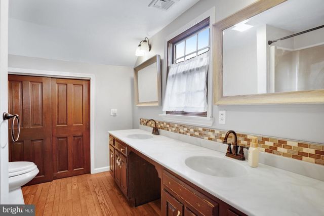 215 PARKERTOWN DR, Tuckerton, NJ 08087