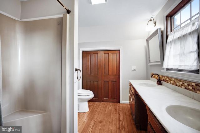 215 PARKERTOWN DR, Tuckerton, NJ 08087