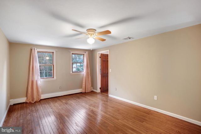 215 PARKERTOWN DR, Tuckerton, NJ 08087