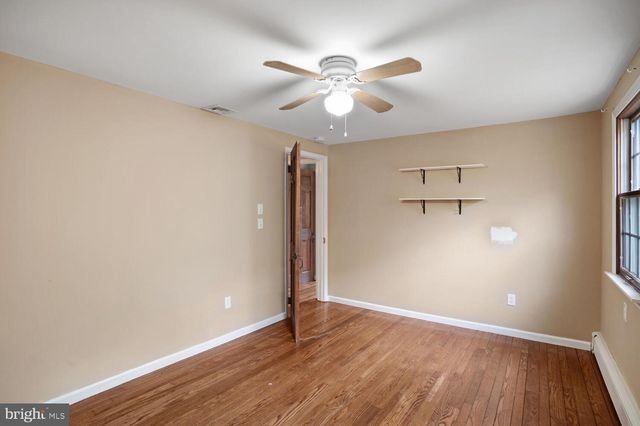 215 PARKERTOWN DR, Tuckerton, NJ 08087