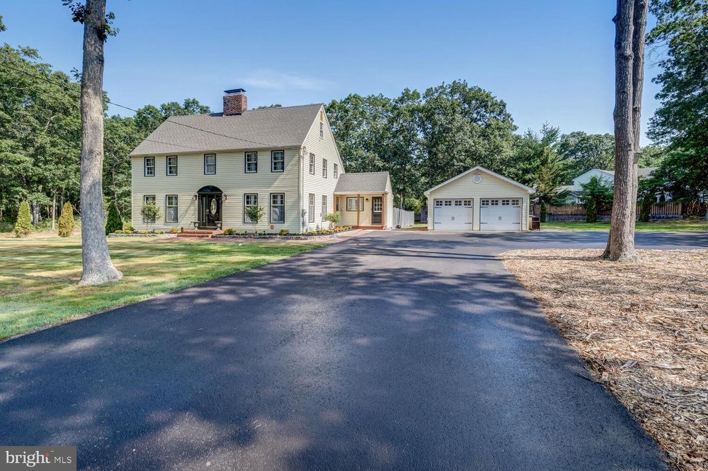 215 PARKERTOWN DR, Tuckerton, NJ 08087