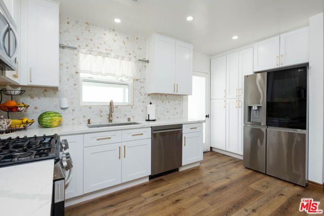 5409 Fallbrook Avenue, Los Angeles, CA 91367