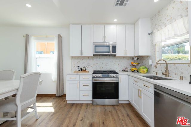5409 Fallbrook Avenue, Los Angeles, CA 91367