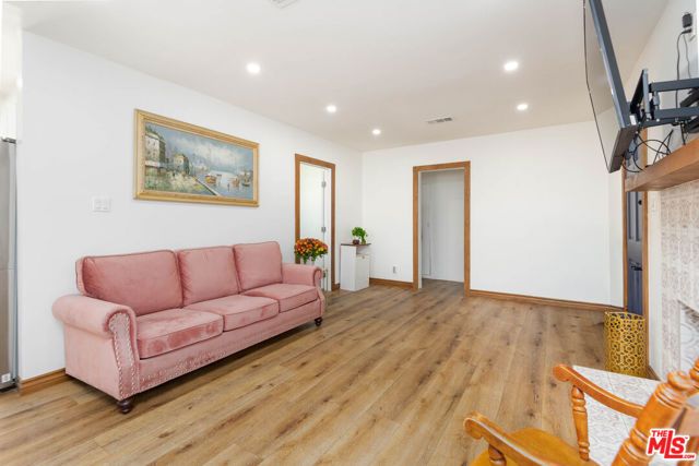 5409 Fallbrook Avenue, Los Angeles, CA 91367