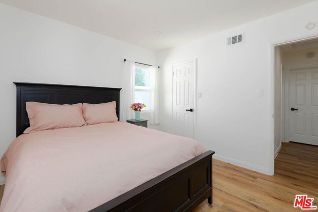 5409 Fallbrook Avenue, Los Angeles, CA 91367