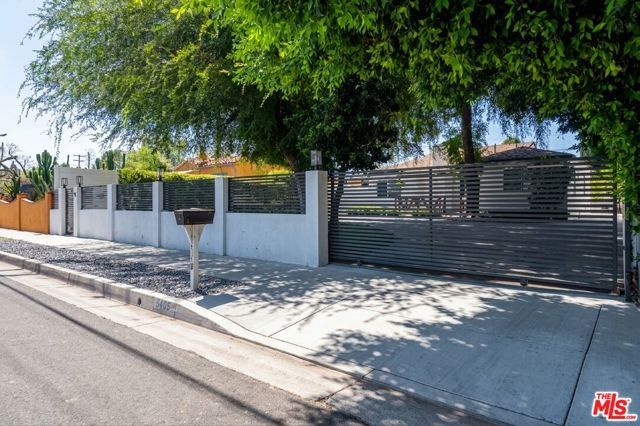 5409 Fallbrook Avenue, Los Angeles, CA 91367