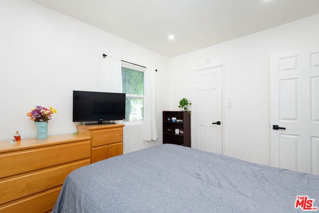 5409 Fallbrook Avenue, Los Angeles, CA 91367
