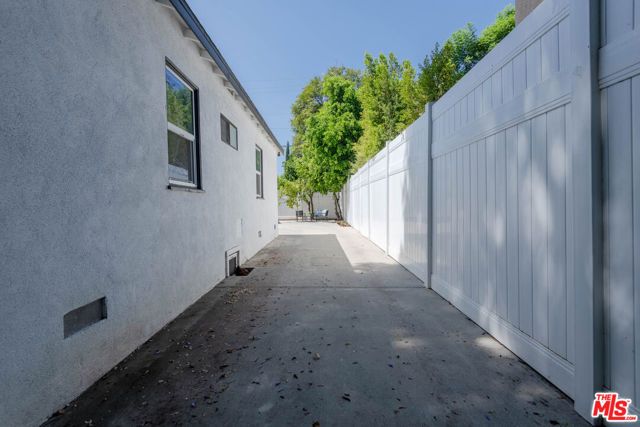 5409 Fallbrook Avenue, Los Angeles, CA 91367