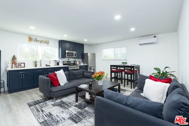 5409 Fallbrook Avenue, Los Angeles, CA 91367
