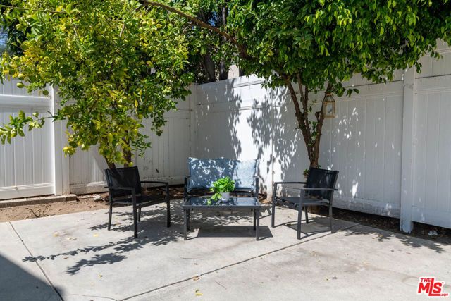 5409 Fallbrook Avenue, Los Angeles, CA 91367