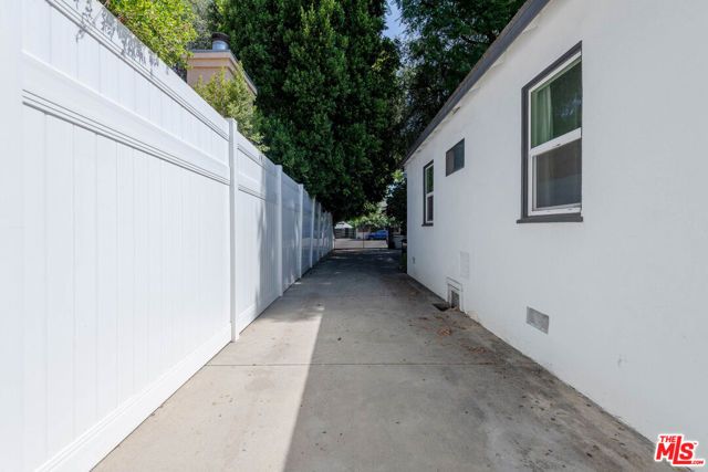 5409 Fallbrook Avenue, Los Angeles, CA 91367