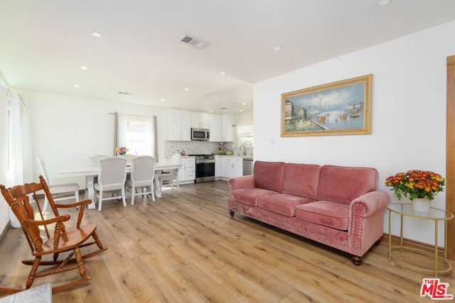 5409 Fallbrook Avenue, Los Angeles, CA 91367