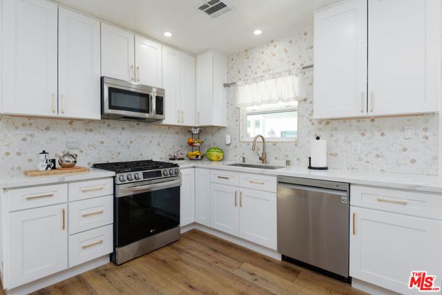 5409 Fallbrook Avenue, Los Angeles, CA 91367
