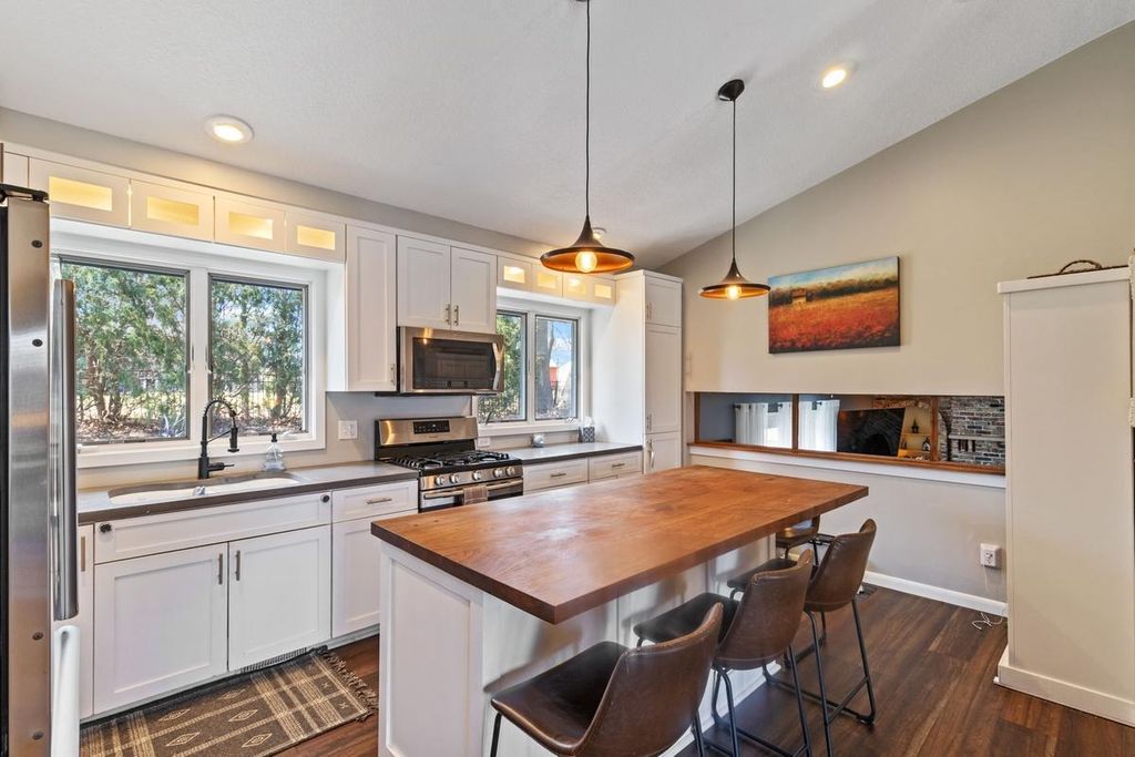 2915 Alvarado Lane N, Plymouth, MN 55447