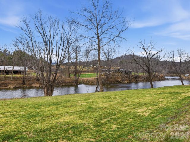 288 Ironwood Drive, Clyde, NC 28721