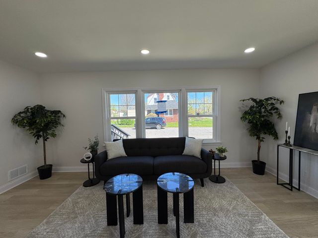 2401 W 6th Avenue, Gary, IN 46404