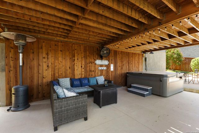 14910 LOS LUNAS RD, Helotes, TX 78023