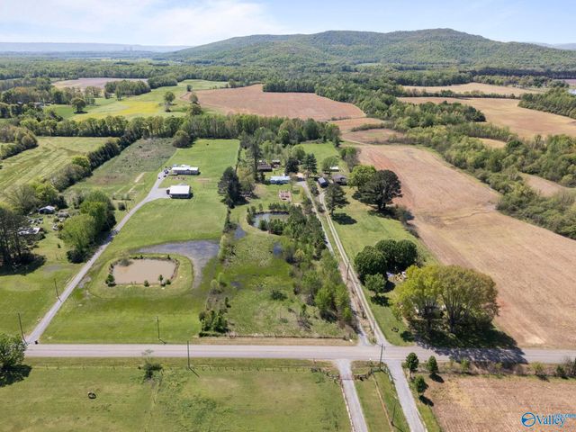 7826 County Road 42, Fackler, AL 35746