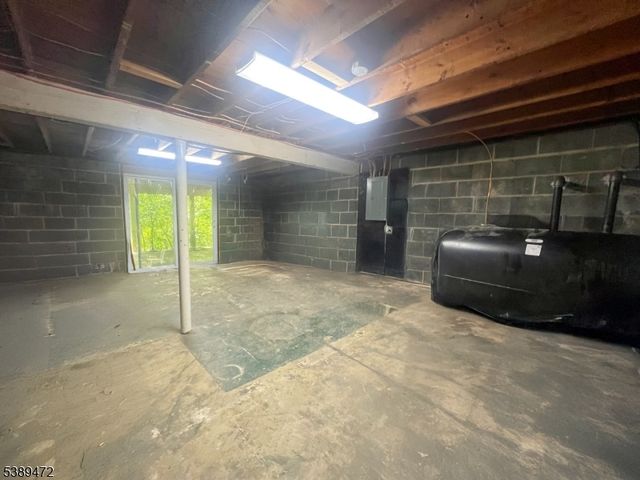 54 Summit Rd, Hamburg Boro, NJ 07419