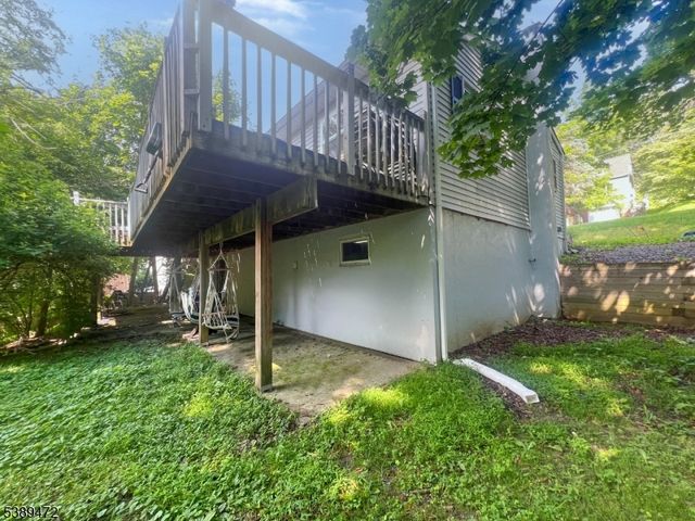 54 Summit Rd, Hamburg Boro, NJ 07419