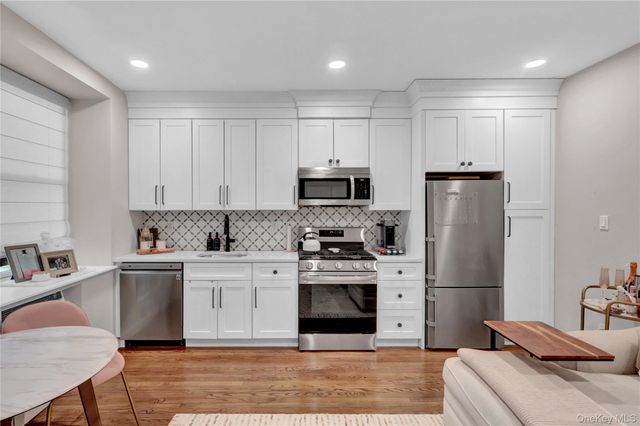 25 W Broadway 110, Long Beach, NY 11561