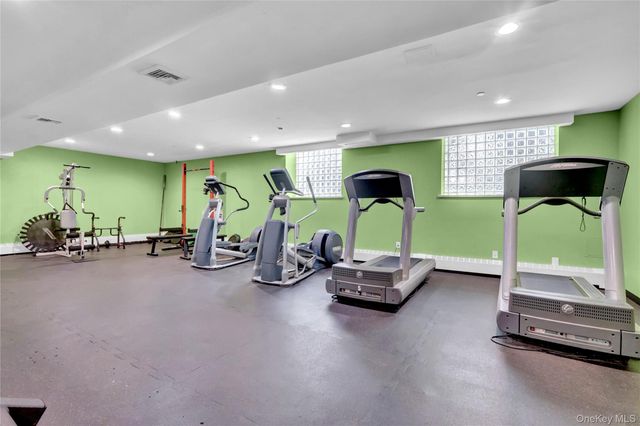 25 W Broadway 110, Long Beach, NY 11561