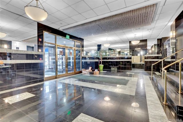 25 W Broadway 110, Long Beach, NY 11561