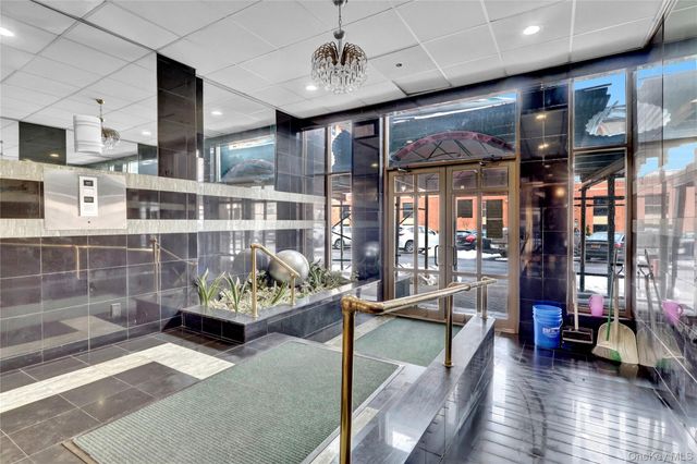 25 W Broadway 110, Long Beach, NY 11561