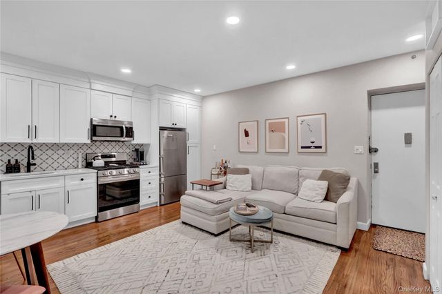 25 W Broadway 110, Long Beach, NY 11561