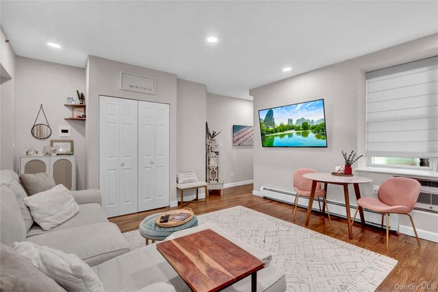 25 W Broadway 110, Long Beach, NY 11561