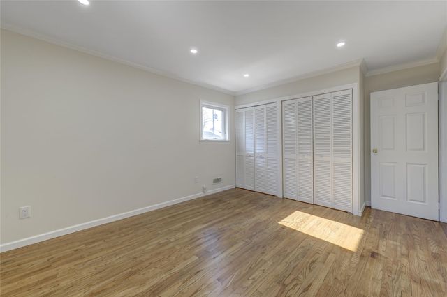 8 Sintsink Drive W, Port Washington, NY 11050