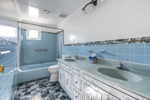 8 Sintsink Drive W, Port Washington, NY 11050