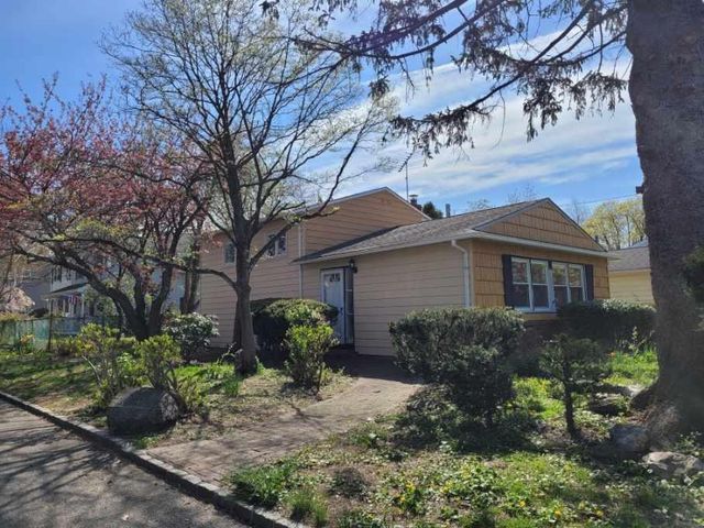 8 Sintsink Drive W, Port Washington, NY 11050