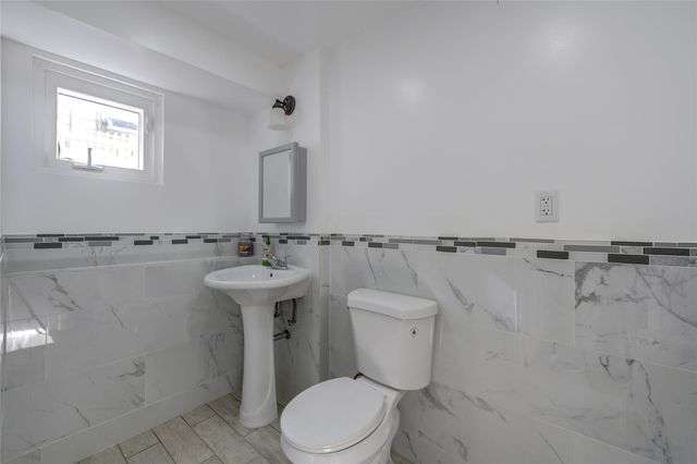 8 Sintsink Drive W, Port Washington, NY 11050