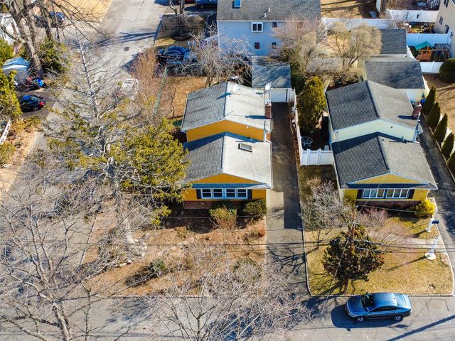 8 Sintsink Drive W, Port Washington, NY 11050