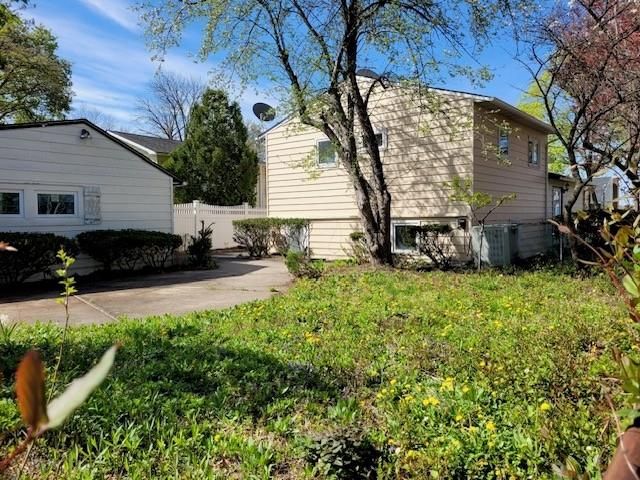 8 Sintsink Drive W, Port Washington, NY 11050