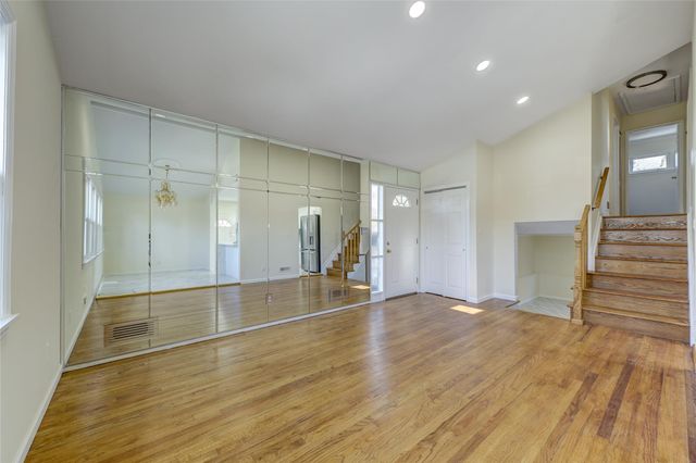8 Sintsink Drive W, Port Washington, NY 11050